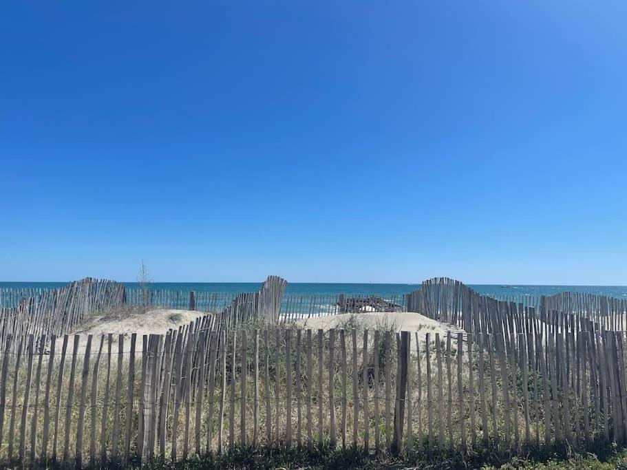 Apartamento Sur La Plage, Piscine, Wifi, Tv, Netflix Frontignan