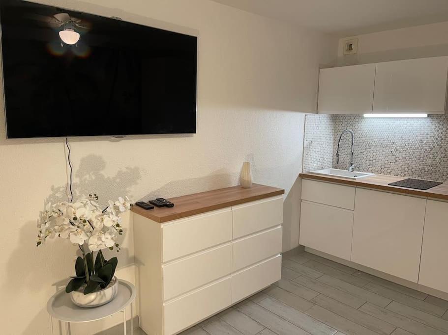 Appartement Sur La Plage, Piscine, Wifi, Tv, Netflix Frontignan