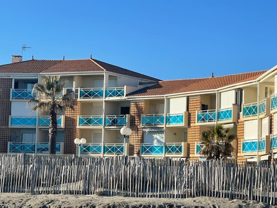 Sur La Plage, Piscine, Wifi, Tv, Netflix Appartement