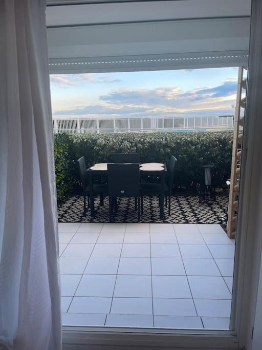 Sur La Plage, Piscine, Wifi, Tv, Netflix Appartement Frontignan