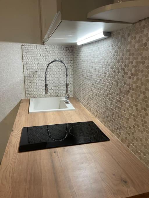 Sur La Plage, Piscine, Wifi, Tv, Netflix Appartement